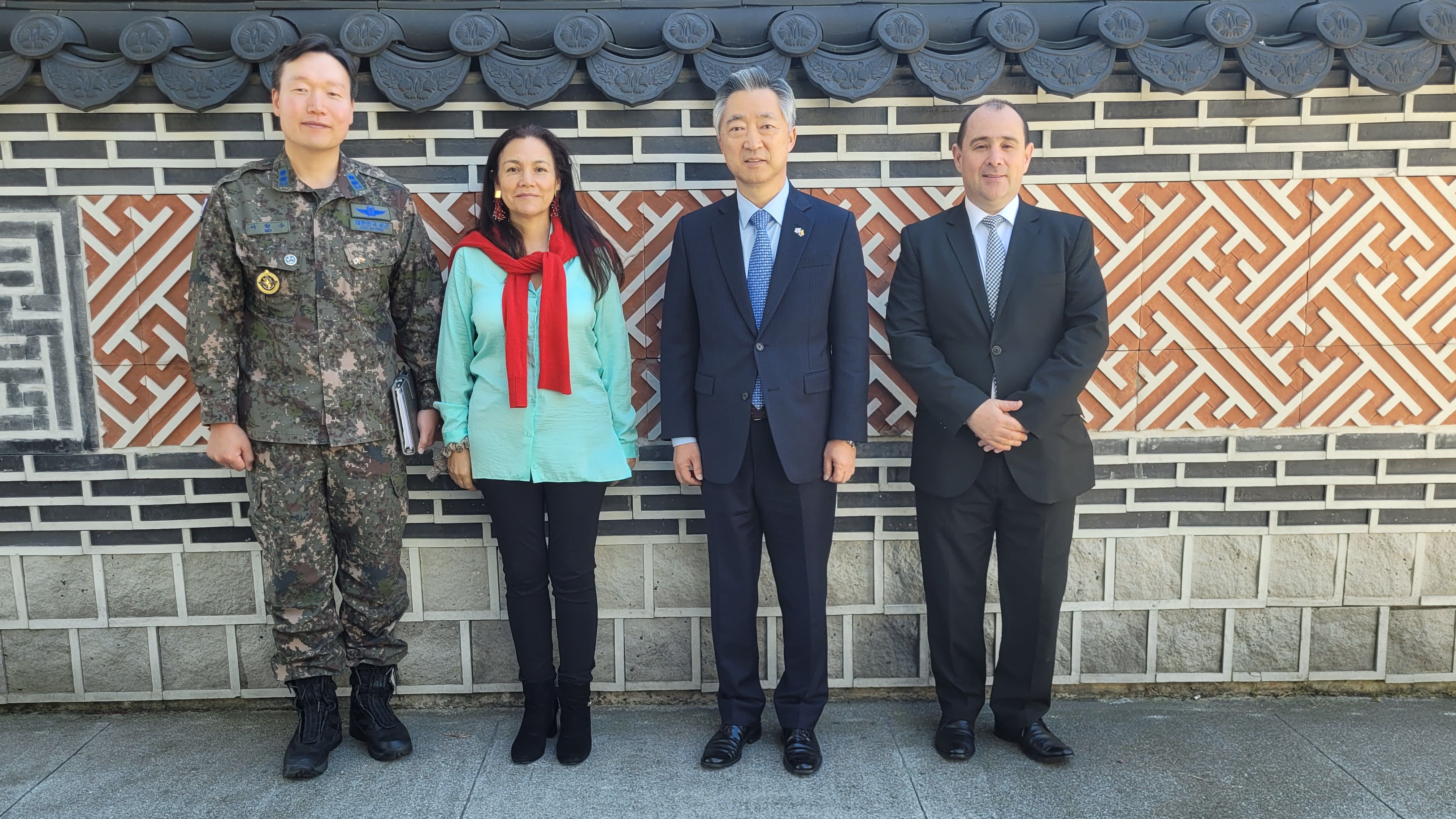 Fortaleceremos aún más la cooperación con la DIVRI: Embajador de Corea en Colombia