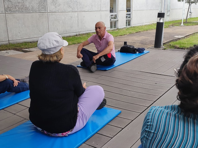 Foto-yoga-dictado-por-veterano.jpeg
