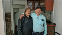 Alexis Garzón con su esposa en la vivienda que obtuvieron gracias a la convocatoria del MinDefensa. WhatsApp-Image-2025-10-17-at-11-47-12-AM.jpeg