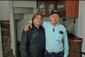 Alexis Garzón con su esposa en la vivienda que obtuvieron gracias a la convocatoria del MinDefensa. WhatsApp-Image-2025-10-17-at-11-47-12-AM.jpeg
